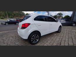 CHEVROLET - ONIX - 2015/2016 - Branca - R$ 55.900,00