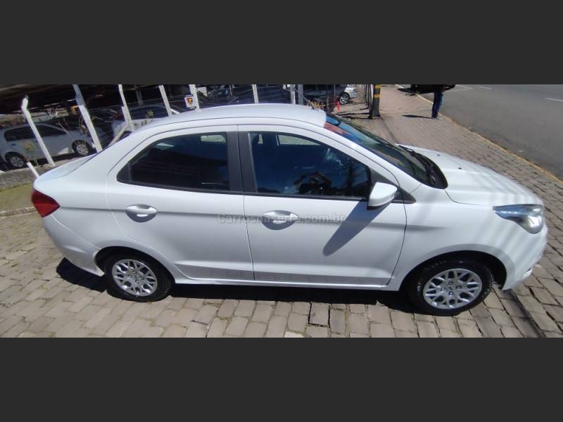 FORD - KA + - 2017/2018 - Branca - R$ 43.900,00