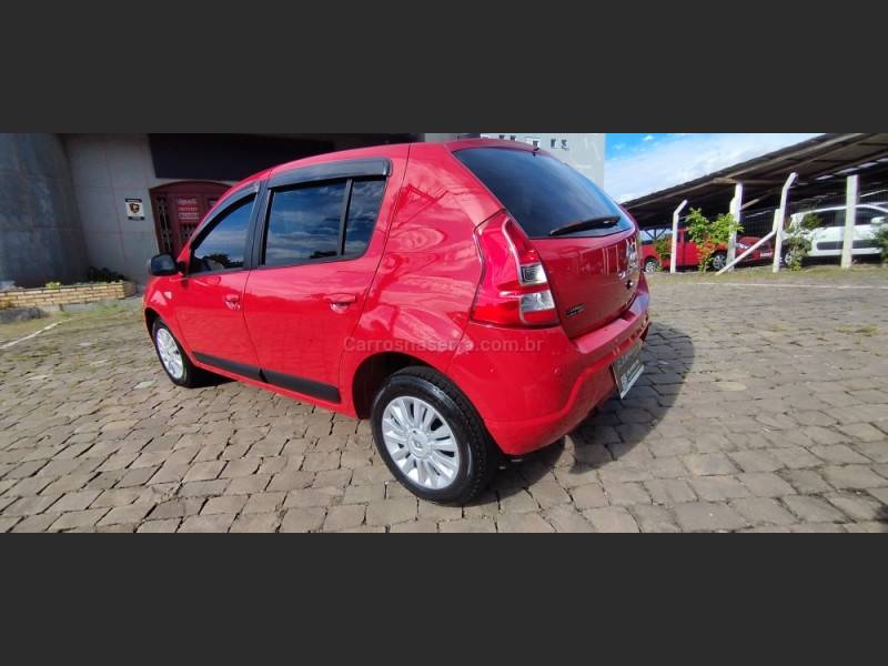 RENAULT - SANDERO - 2011/2012 - Vermelha - R$ 34.900,00