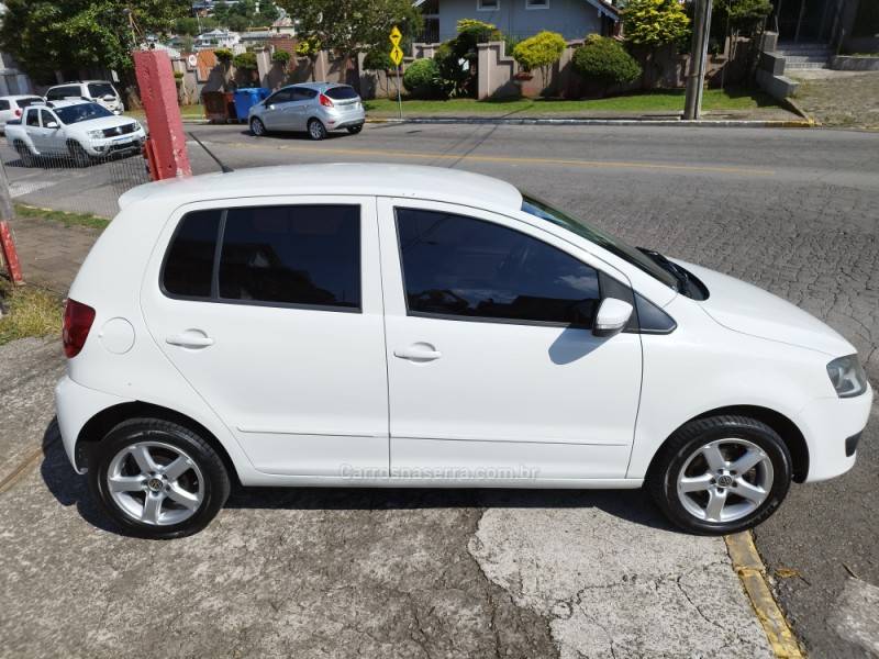 VOLKSWAGEN - FOX - 2011/2012 - Branca - R$ 38.900,00