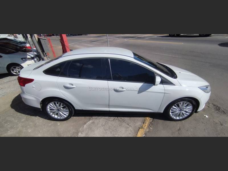 FORD - FOCUS - 2015/2016 - Branca - R$ 57.500,00