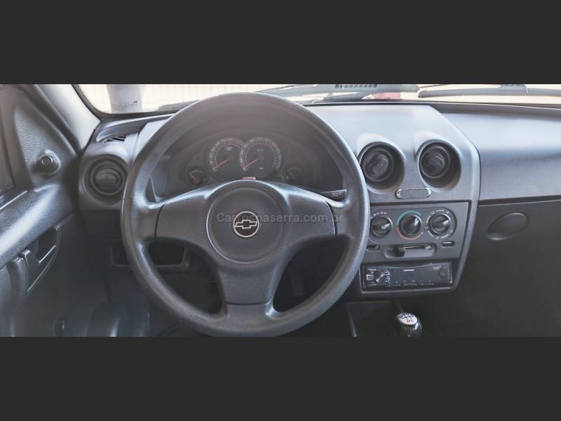 CHEVROLET - CELTA - 2010/2011 - Vermelha - R$ 25.900,00