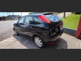 FORD - FOCUS - 2006/2007 - Preta - R$ 27.900,00