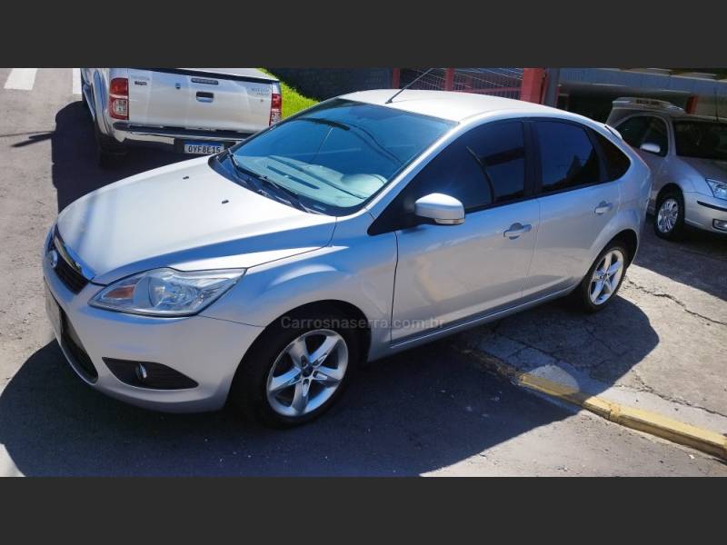FORD - FOCUS - 2012/2013 - Prata - R$ 43.900,00