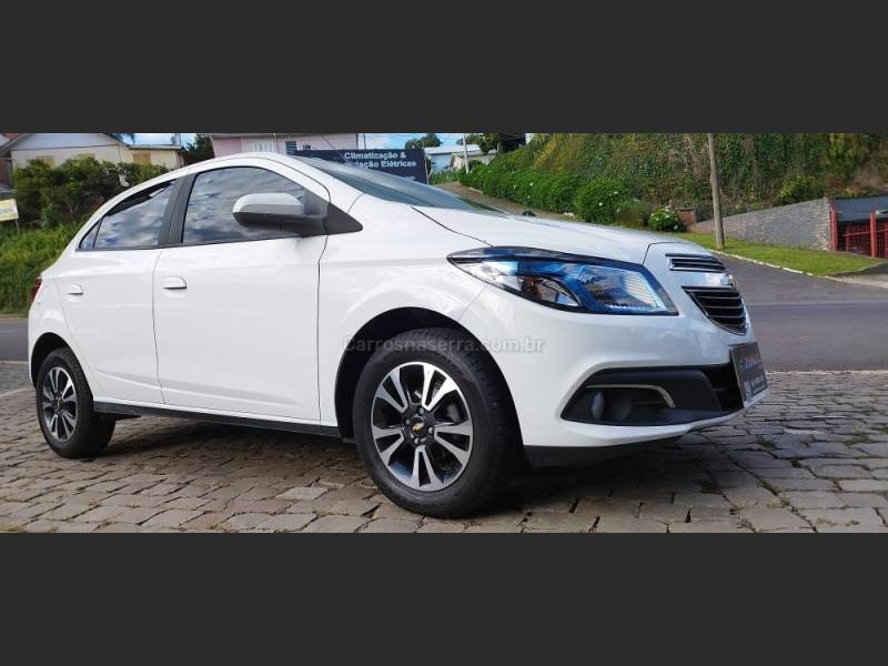 CHEVROLET - ONIX - 2015/2016 - Branca - R$ 55.900,00