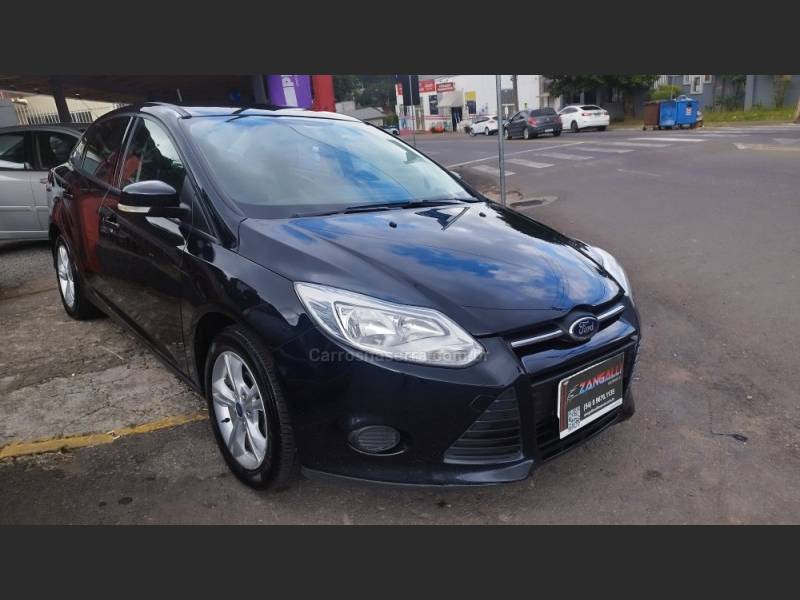 FORD - FOCUS - 2013/2014 - Preta - R$ 47.900,00