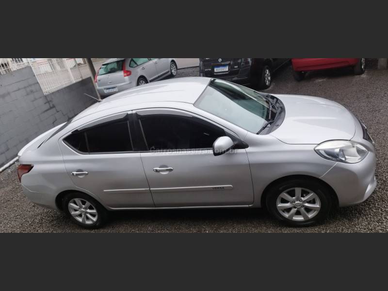 NISSAN - VERSA - 2014/2014 - Prata - R$ 41.900,00