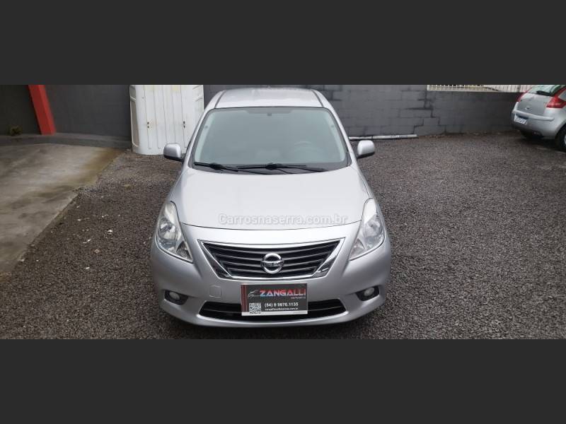 NISSAN - VERSA - 2014/2014 - Prata - R$ 41.900,00