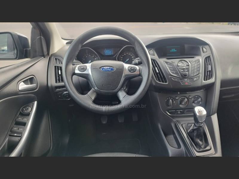 FORD - FOCUS - 2013/2014 - Preta - R$ 47.900,00