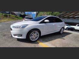 FORD - FOCUS - 2015/2016 - Branca - R$ 57.500,00
