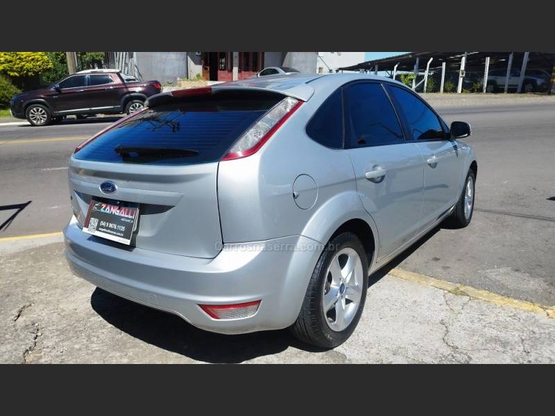 FORD - FOCUS - 2012/2013 - Prata - R$ 43.900,00