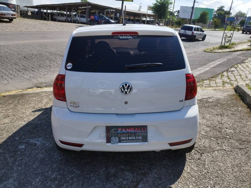 VOLKSWAGEN - FOX - 2011/2012 - Branca - R$ 38.900,00
