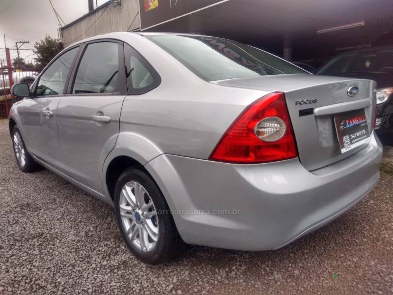FORD - FOCUS - 2011/2012 - Prata - R$ 38.900,00