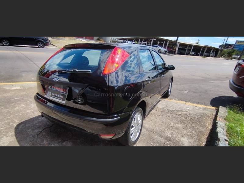 FORD - FOCUS - 2006/2007 - Preta - R$ 27.900,00