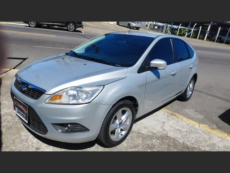 FORD - FOCUS - 2012/2013 - Prata - R$ 43.900,00