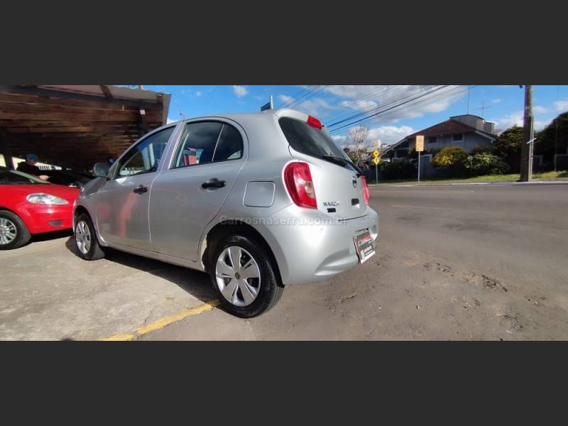 NISSAN - MARCH - 2015/2016 - Prata - R$ 45.900,00