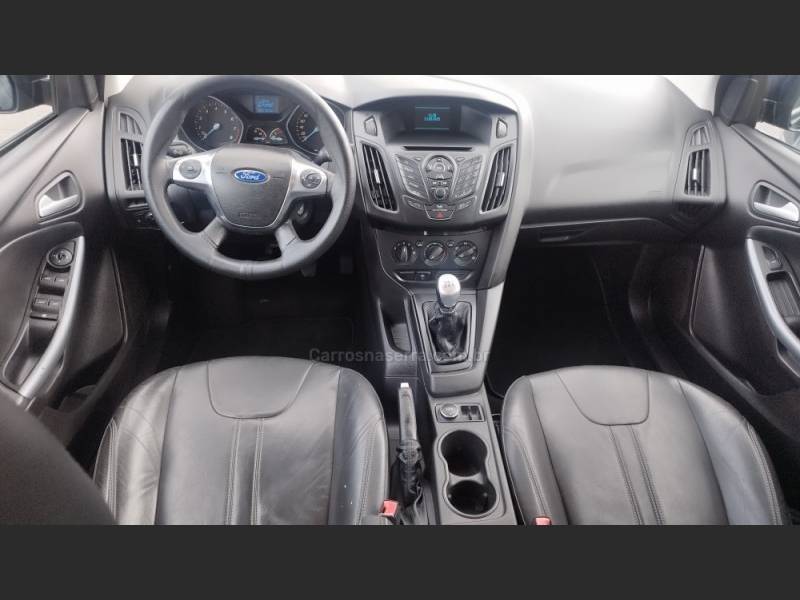 FORD - FOCUS - 2013/2014 - Preta - R$ 47.900,00