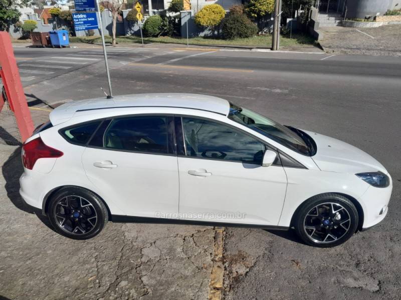 FORD - FOCUS - 2014/2014 - Branca - R$ 57.900,00