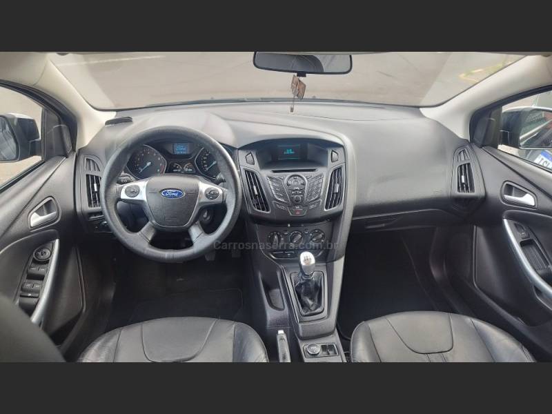 FORD - FOCUS - 2013/2014 - Preta - R$ 47.900,00