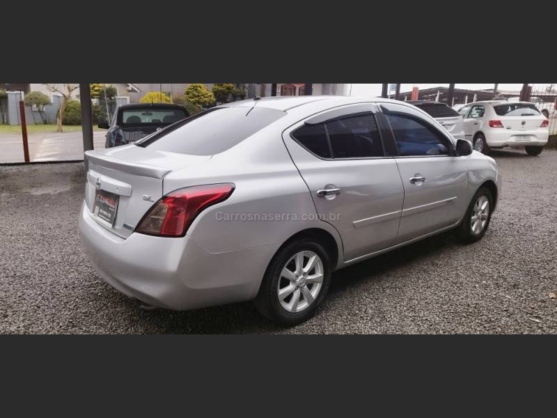 NISSAN - VERSA - 2014/2014 - Prata - R$ 41.900,00