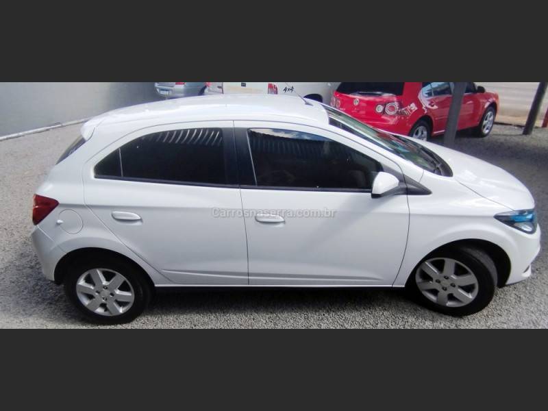 CHEVROLET - ONIX - 2012/2013 - Branca - R$ 43.900,00