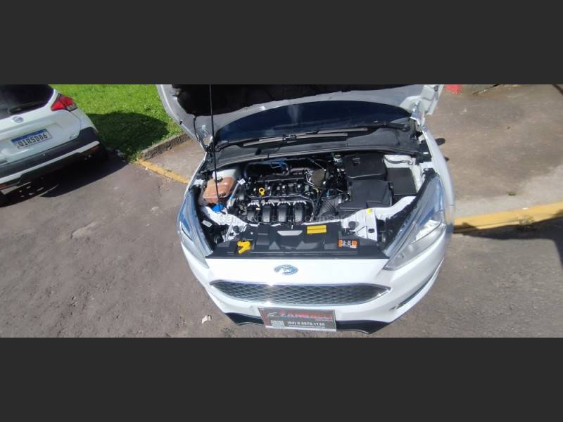 FORD - FOCUS - 2015/2016 - Branca - R$ 57.500,00
