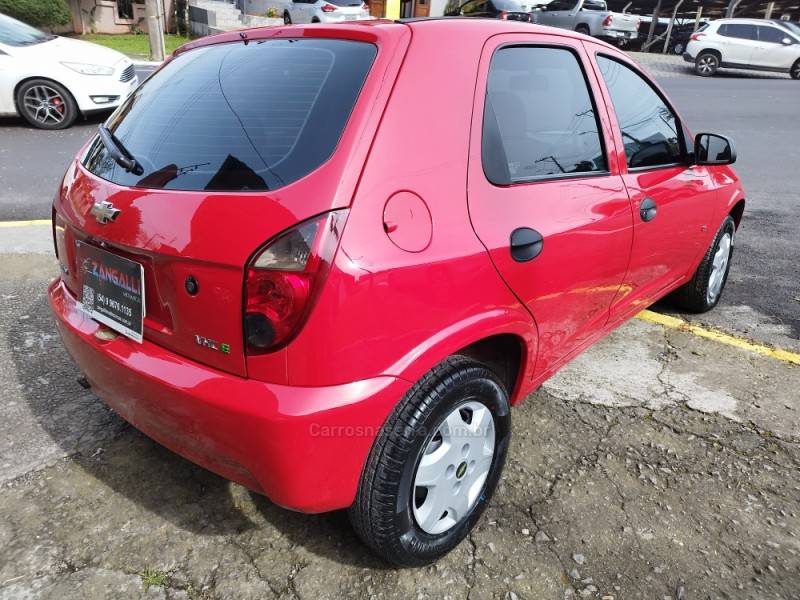 CHEVROLET - CELTA - 2011/2012 - Vermelha - R$ 31.900,00