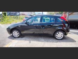 FORD - FOCUS - 2006/2007 - Preta - R$ 27.900,00