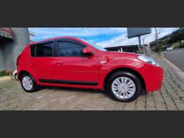 RENAULT - SANDERO - 2011/2012 - Vermelha - R$ 34.900,00