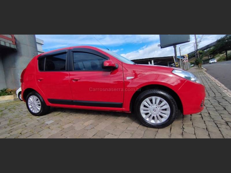 RENAULT - SANDERO - 2011/2012 - Vermelha - R$ 34.900,00