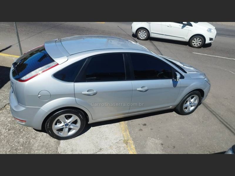 FORD - FOCUS - 2012/2013 - Prata - R$ 43.900,00