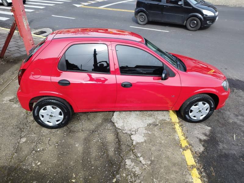 CHEVROLET - CELTA - 2011/2012 - Vermelha - R$ 31.900,00