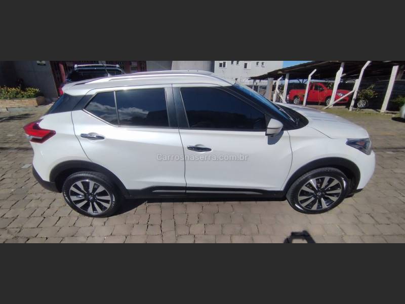 NISSAN - KICKS - 2017/2018 - Branca - R$ 83.500,00