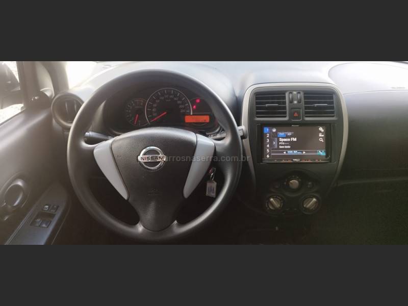 NISSAN - MARCH - 2015/2016 - Prata - R$ 45.900,00
