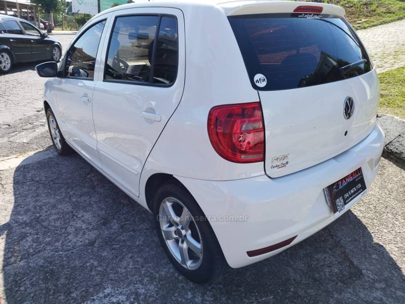 VOLKSWAGEN - FOX - 2011/2012 - Branca - R$ 38.900,00