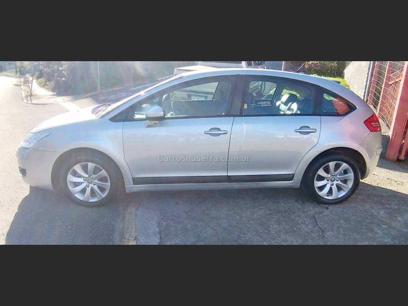 CITROËN - C4 - 2010/2011 - Prata - R$ 32.900,00