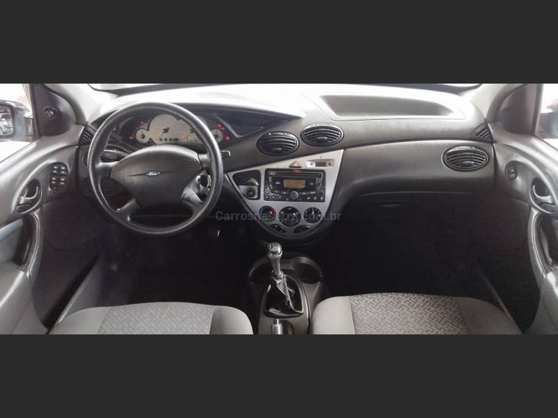 FORD - FOCUS - 2006/2007 - Preta - R$ 27.900,00