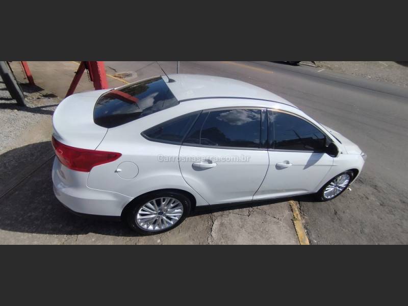 FORD - FOCUS - 2015/2016 - Branca - R$ 57.500,00