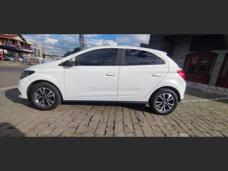 CHEVROLET - ONIX - 2015/2016 - Branca - R$ 55.900,00
