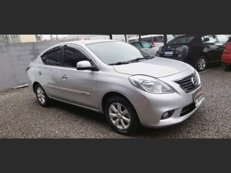NISSAN - VERSA - 2014/2014 - Prata - R$ 41.900,00