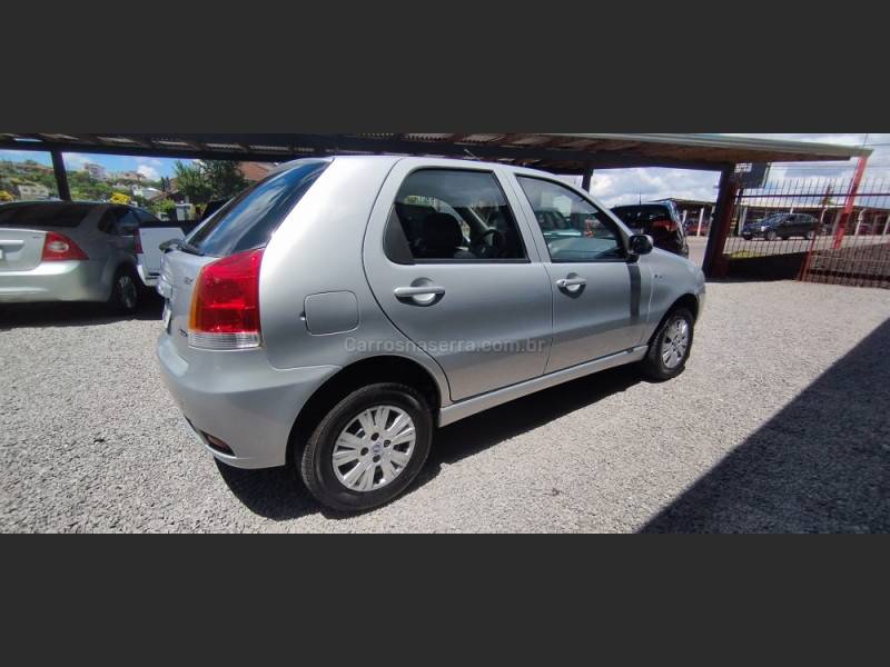 FIAT - PALIO - 2005/2005 - Prata - R$ 23.900,00