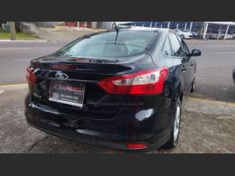 FORD - FOCUS - 2013/2014 - Preta - R$ 47.900,00