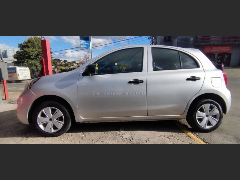 NISSAN - MARCH - 2015/2016 - Prata - R$ 45.900,00